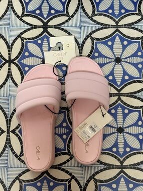 NWT Size 9 CALIA by Carrie Underwood Light Pink Padded Slide Sandals